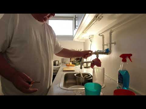 MongoTV_3330 - Danish Vlog - Mongo Madskole - Hønsebouillonsuppe Med Nudler - Løg - Gulerødder