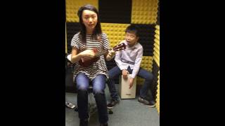 Unique Lenka ukulele &amp;木箱鼓小朋友合奏