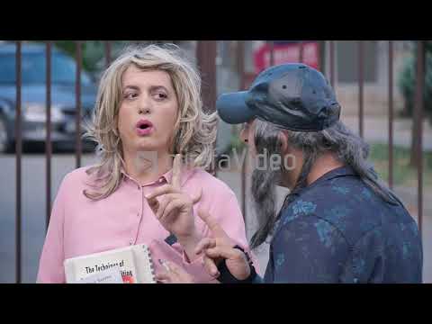 "Jom i bindur që qenin e Sharrit me ta nshu me t'njek ti s'kthehesh mas" 😜 - Stupcat: Gixha dhe Ziza