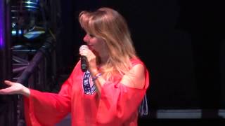 Alguien llena mi lugar