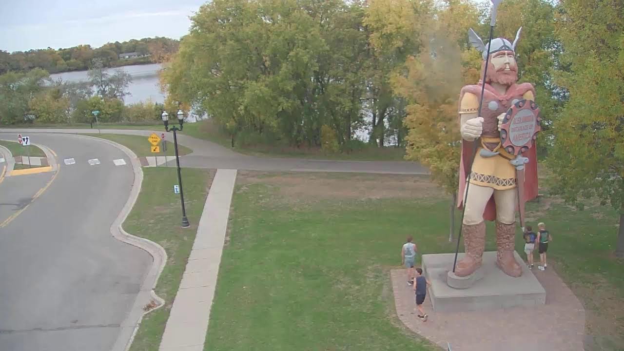 Live webcam view of Estatua Vikinga Big Ole en Vivo