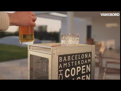 Stilvoller Trinkgenuss mit einem VanDeBord Flugzeugtrolley als Bar ✈ jetzt bewusst exklusiv wohnen