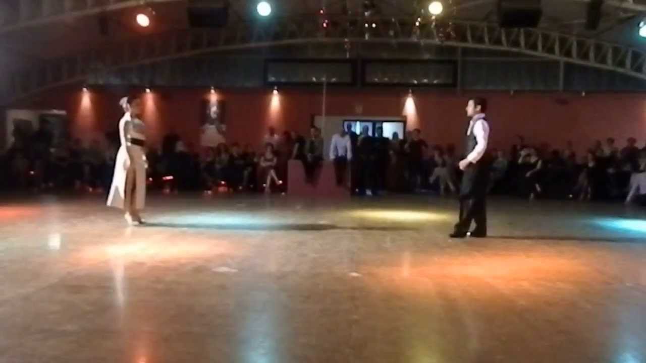 Yanina Quiñones y Neri Piliu nel loro abbraccio