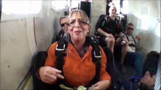 preview picture of video 'Louise First Tandem SKYDIVE at PST Parachute School of Toronto'
