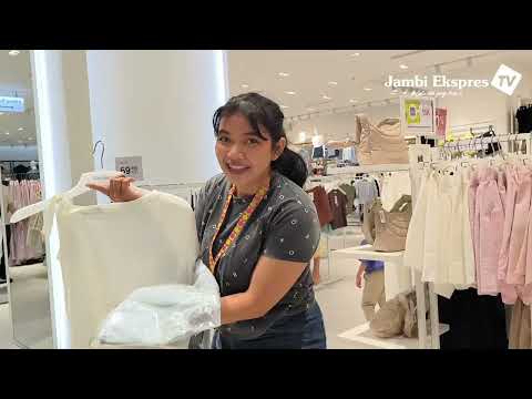 SERING HUJAN, WARGA JAMBI PILIH LEBARAN DI MALL