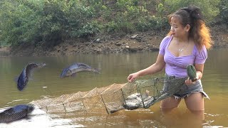 FULL VIDEO: Building house in the woods iungle survial. Pull Fishing Nets to Catch on Large Lake.