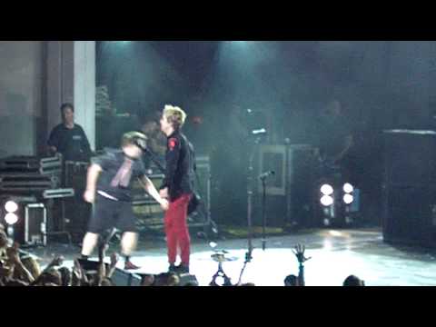 Green Day @ PNC (Holmdel, NJ) 8/14/10 - End of concert.MOV