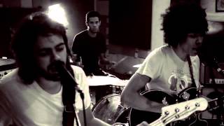 Boogarins - Despreocupar (Official Video)