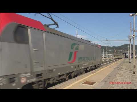 LA STROMBAZZATA DELLA E.494 CON MERCI IN TRANSITO VELOCE A ARQUATA SCRIVIA. (AL) SAB. 10 - 7 - 2021.