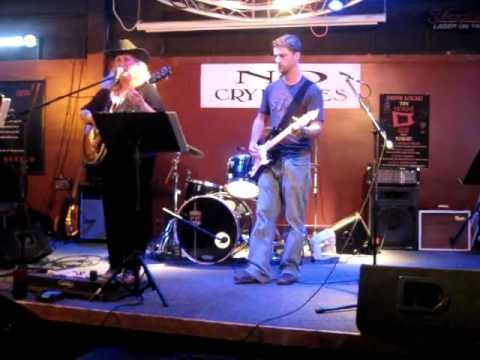 Laura Simon sing Beatles cover "Yesterday"
