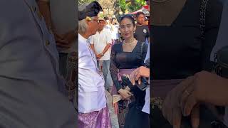 Download lagu Jero Happy Salma Hadir Puncak Karya Pelebon Cokorda Istri Niti Yadnya, Puri Agung Ubud Bali mp3 Download lagu Jero Happy Salma Hadir Puncak Karya Pelebon Cokorda Istri Niti Yadnya, Puri Agung Ubud Bali mp3