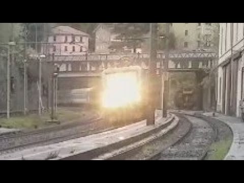 E464 176 uic-x,passaggio rapido treno regionale veloce stazione Mignanego linea succursale Giovi