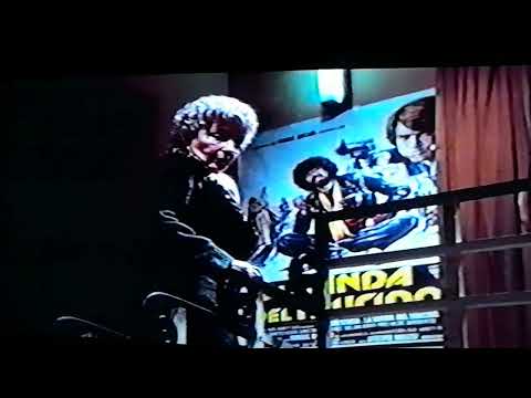 Johnny Dorelli - scena tratta dal film "Il mostro" (1977) di Luigi Zampa