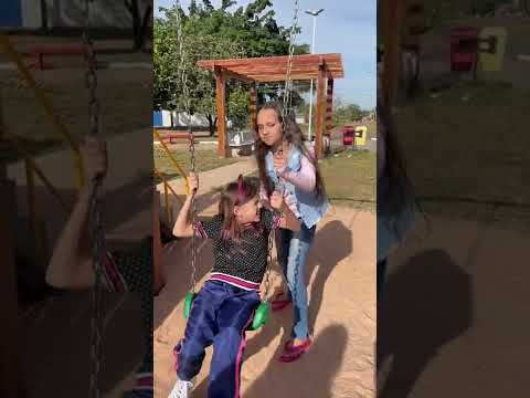 a menina Que queria Ser dona do parquinho |Jessica e família