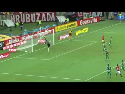 Chute do Flamengo explode no travessão da Cabofriense