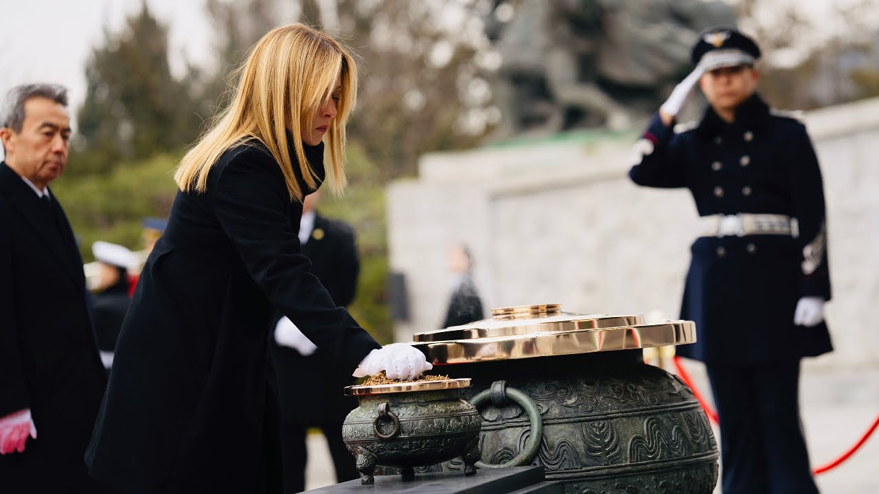 GIORGIA MELONI A SEUL, RENDE OMAGGIO AI SOLDATI CADUTI AL CIMITERO NAZIONALE