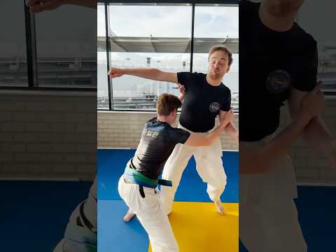 Warm-up drill for self-defense class #martialartstraining #selfdefense #haymaker