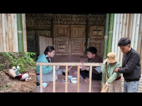 Duyen had a sore leg. Tham brought her some food, and they ate together.