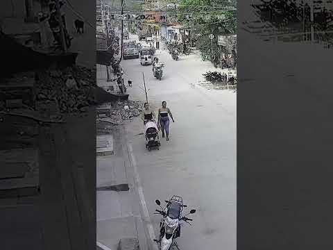 BEBÉ SOMETIDO A FETICHES DE MOTOCHIRRETES