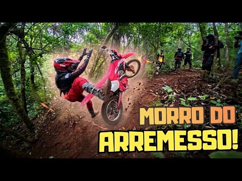 É PROIBIDO FICAR NA MOTO NESSE MORRO! 😂🚫
