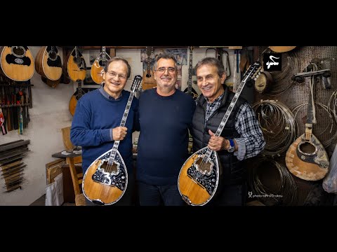 «Ο Χ. Νικολόπουλος & ο Γ. Νταλάρας; παρέλαβαν τα νέα τους μπουζούκια από το οργανοποιείο του Βαρλά»