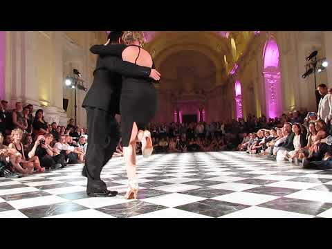  Noelia Hurtado Pitruzzella  and  Carlos Espinoza  are  dancing  to  the  milonga  "  Milonga que peina canas  "  by  Juan D'Arienzo  at  Torino Tango Festival  in  2019