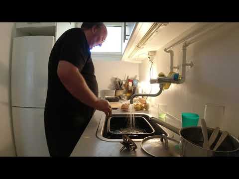 MongoTV_3542 - Danish Vlog - Mongo Madskole - Medisterpølse Med Kartofler og Brun Sovs