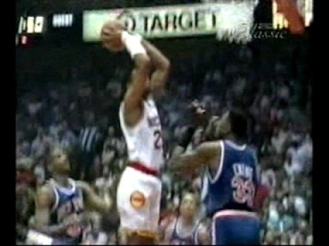 Robert Horry throws down on Ewing