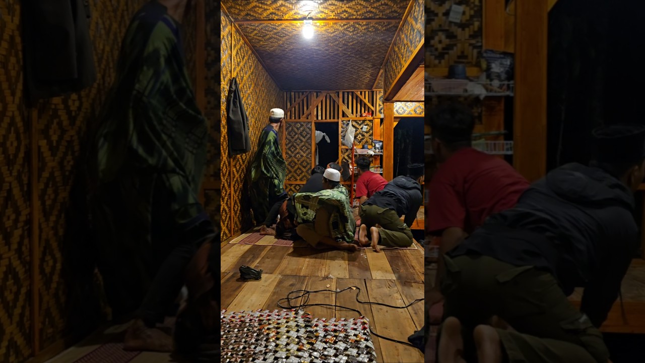 Medianoche Jum'at Kliwon Durmiendo profundamente En la cocina Junto a un cementerio viejo