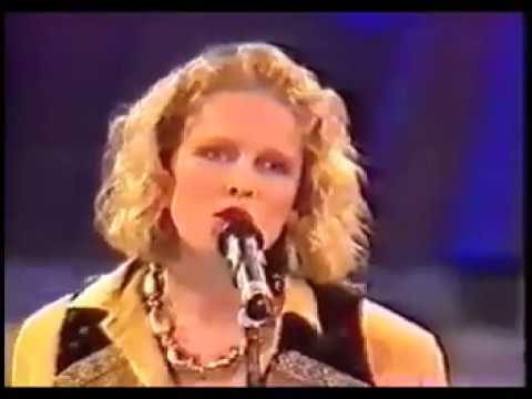 Mike Oldfield & Anita Hegerland: Moonlight Shadow