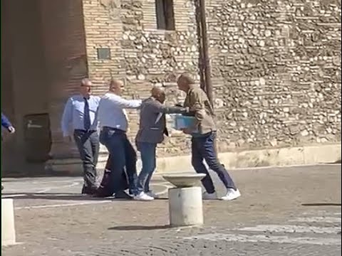 Terni, momenti di tensione tra il sindaco Stefano Bandecchi e un giornalista dipendente comunale