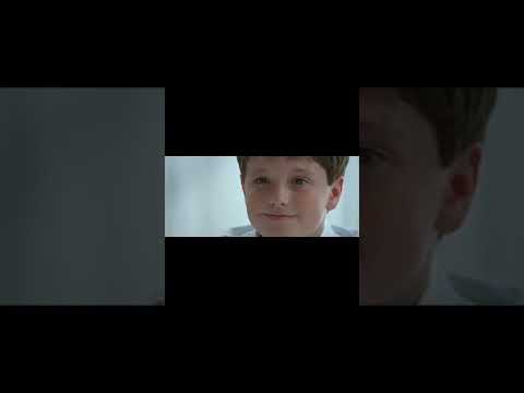 Little boy break his hand , wanted to impress his crush....(Little Manhattan)