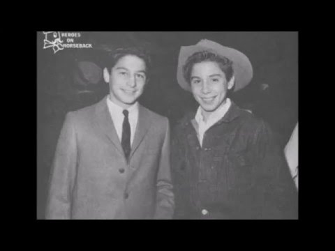 The Crawford Brothers (Johnny & Bobby) - You gotta wear Shoes
