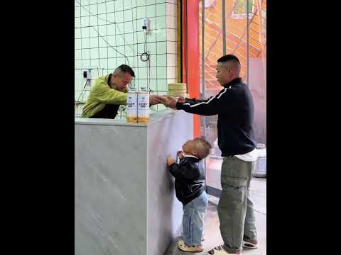 ¡Le reclama su comida pero NADIE PU