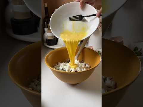 Easy Greek Zucchini Fritters (Kolokithokeftedes) 🇬🇷🥒