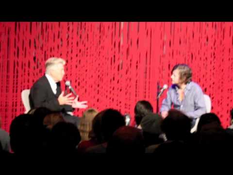 David Lynch i Oslo David Lynch har vært på et meget vellykket besøk i Norge og snakket om sitt verdensomspennende prosjekt med å lære Transcendental Meditasjon til utsatte grupper i samfunnet.