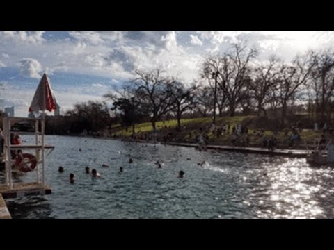 Thousands seek fresh start with annual Polar Bear Splash | 1/2017