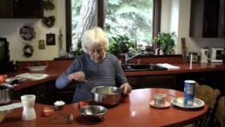 Rhea shows how to make a cherry pie