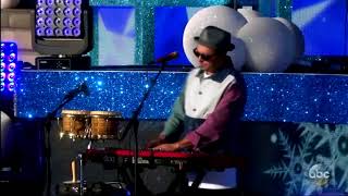 Fitz and the Tantrums - Last Christmas (Disney Parks Magical Christmas Celebration 2017)