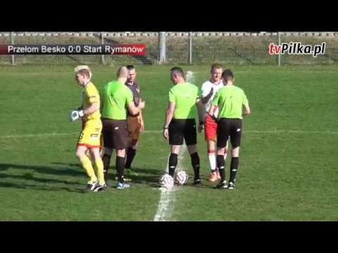 Dwa kopnięcia w głowę podczas derbów w okręgówce. Lider z cennym zwycięstwem