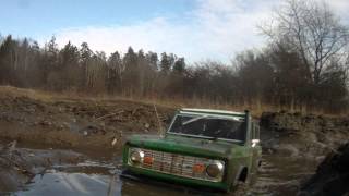 preview picture of video 'RC Tamiya  CC01 MUD adventure Bronco and Landcruiser'