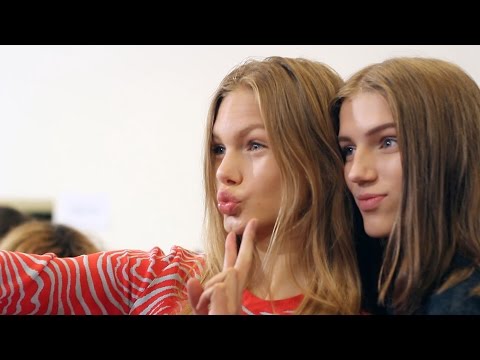 ICEBERG WOMAN SPRING SUMMER 2016 FASHION SHOW (Backstage-Interview-Runway)