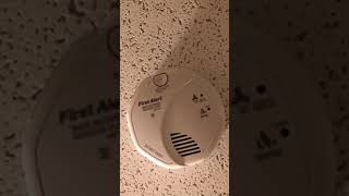 First Alert Smoke and Catbon Monoxide Alarm with Voice red light flashing after alarm
