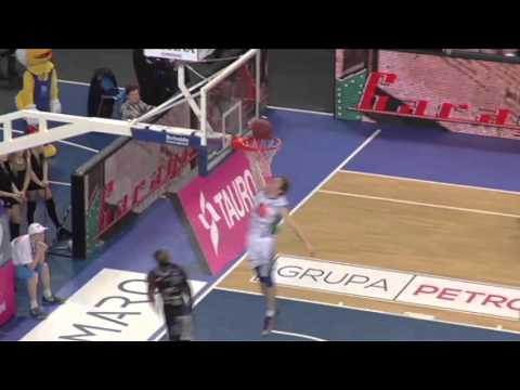 Curtis Millage kradnie piłkę i zdobywa łatwe punkty