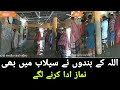 Muslims Prayed In The Flood Muslim Flood Namaz