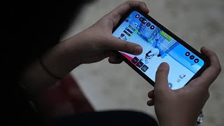 Grecia prohibe acceder a las redes sociales a los menores de 15 años