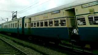 preview picture of video 'Karnavati Express blasting Saphale'