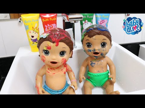 LAURINHA E FELIPINHO TOMANDO BANHO NA PIA COM TINTA DE BANHO