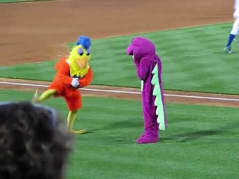 BARNEY VS EL PATITO JUAN