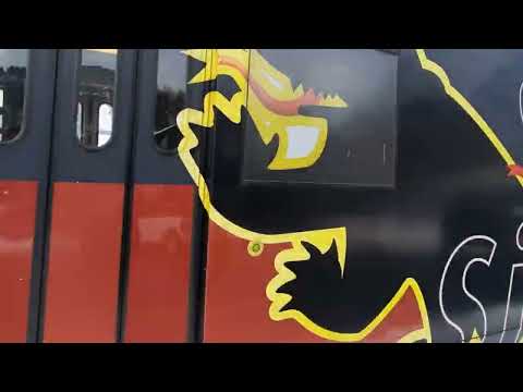 Triebzug MOB Golden Pass/Ausfahrt Bahnhof Gstaad BE/Richtung Zweisimmen BE